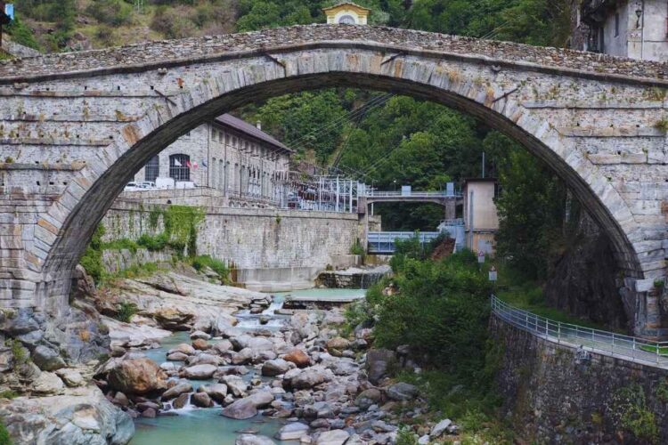 Pont-Saint-Martin: il primo saluto della Valle d’Aosta