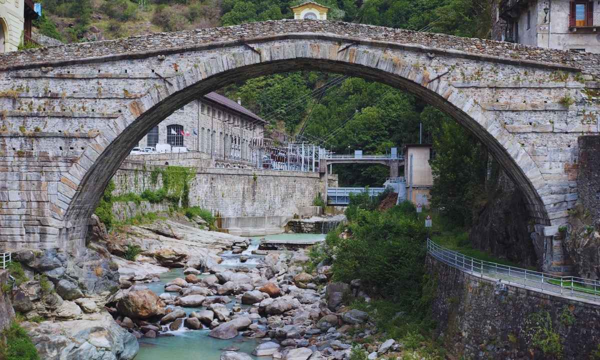 Pont-Saint-Martin: il primo saluto della Valle d’Aosta